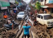 Jalan Rusak Parah Ganggu Akses Warga Brebes