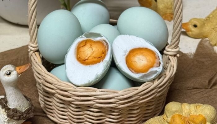 Alternatif Membuat Telur Asin Tanpa Tanah Liat: Gunakan Plastik, Air Garam, atau Abu Gosok Lebih Praktis