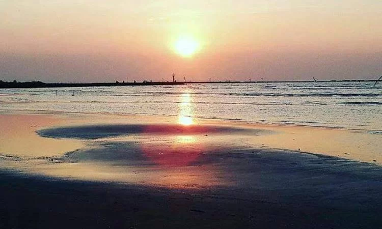 Datang Sebelum Subuh! Sunrise Pantai Randusanga Brebes Bikin Terpukau