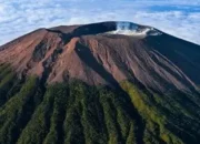 Ritual Air Suci Gunung Slamet: Warisan Budaya Sakral yang Masih Lestari di Tengah Arus Modernisasi Jawa Tengah