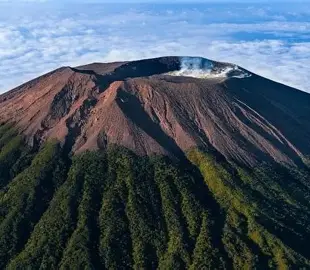 Ritual Air Suci Gunung Slamet: Warisan Budaya Sakral yang Masih Lestari di Tengah Arus Modernisasi Jawa Tengah