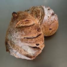 Lezatnya Roti Jempol Brebes: Roti Unik yang Hanya Ada di Sini!