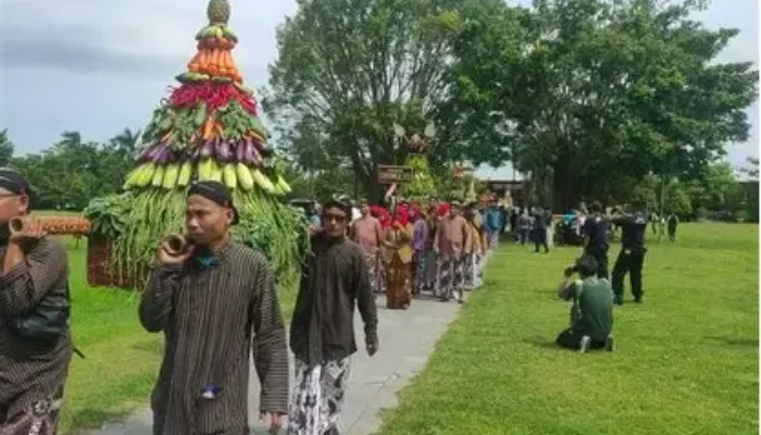 Filosofi Hidup Orang Brebes: Warisan Kearifan Lokal yang Membentuk Karakter Sosial dan Spiritualitas Masyarakat