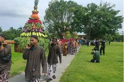 Filosofi Hidup Orang Brebes: Warisan Kearifan Lokal yang Membentuk Karakter Sosial dan Spiritualitas Masyarakat