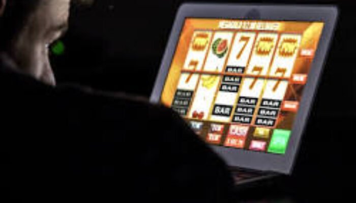 Kominfo Kejar Iklan Judi Slot: 43 Ribu Konten Digital Dihapus, Netizen Heboh di TikTok dan IG